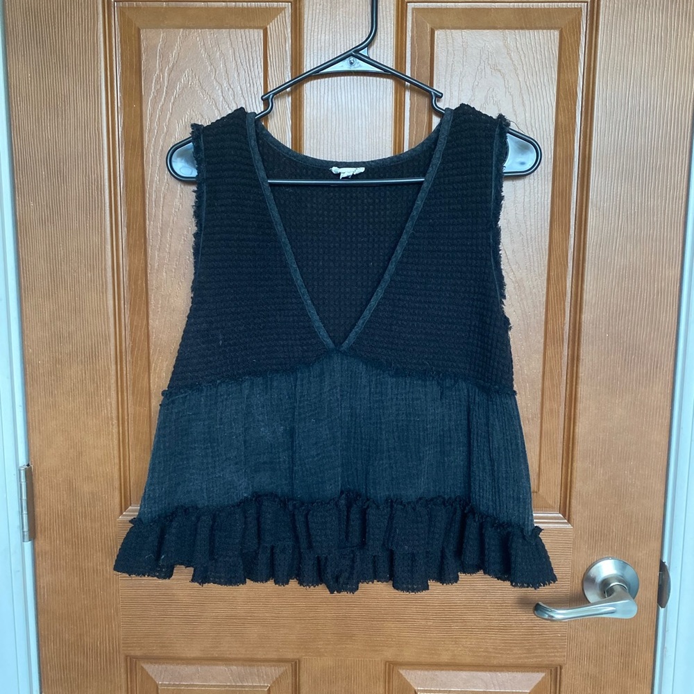 Black V-Neck Cropped Tank Top